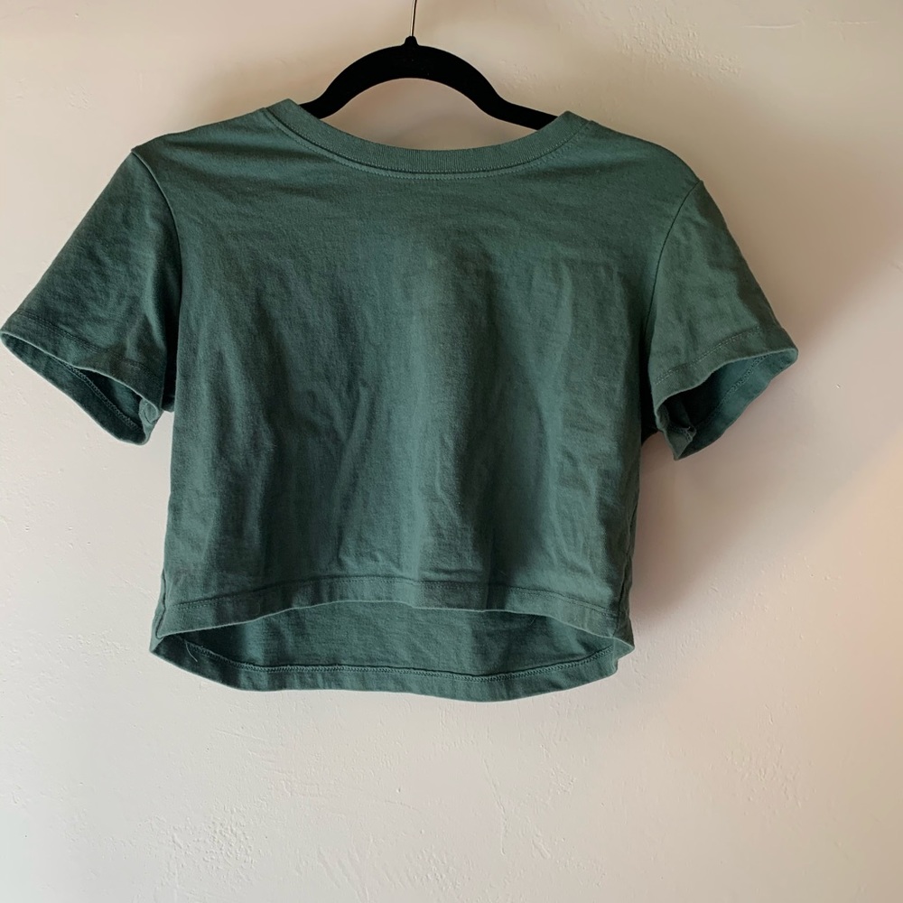 urban outfitters green short sleeve crop top